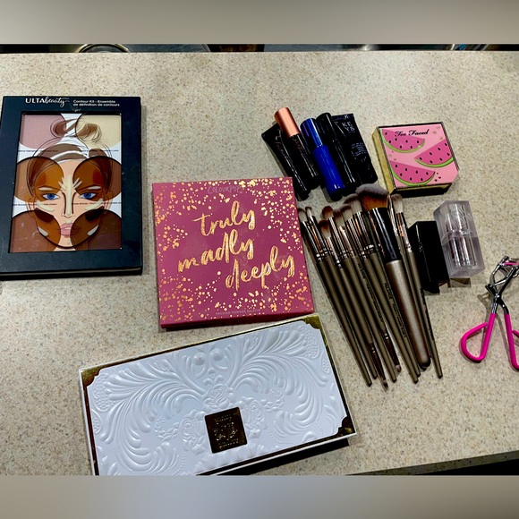 Sephora Other - Random makeup bundle